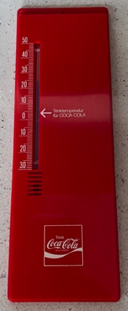 3137-1 € 10,00 coca cola thermometer plastic rood cc logo 27x9  cm.jpeg